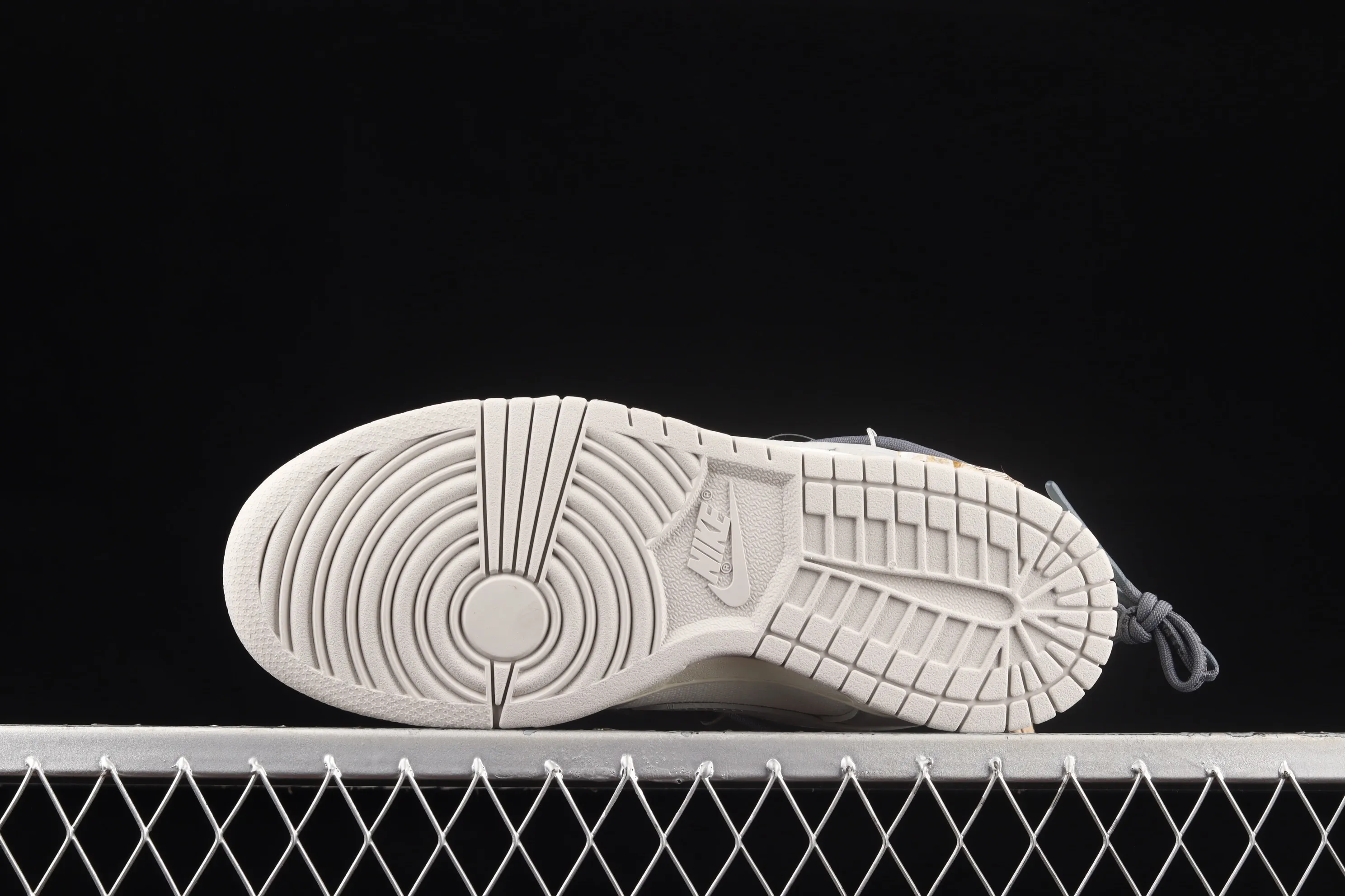 All Categories Nk SB Dunk Series Nk SB Dunk Low Low-top sneakers Pure original version OF x Nk Dunk Low OW Gray SB smashed backboard fashion casual sneakers DM1602-105